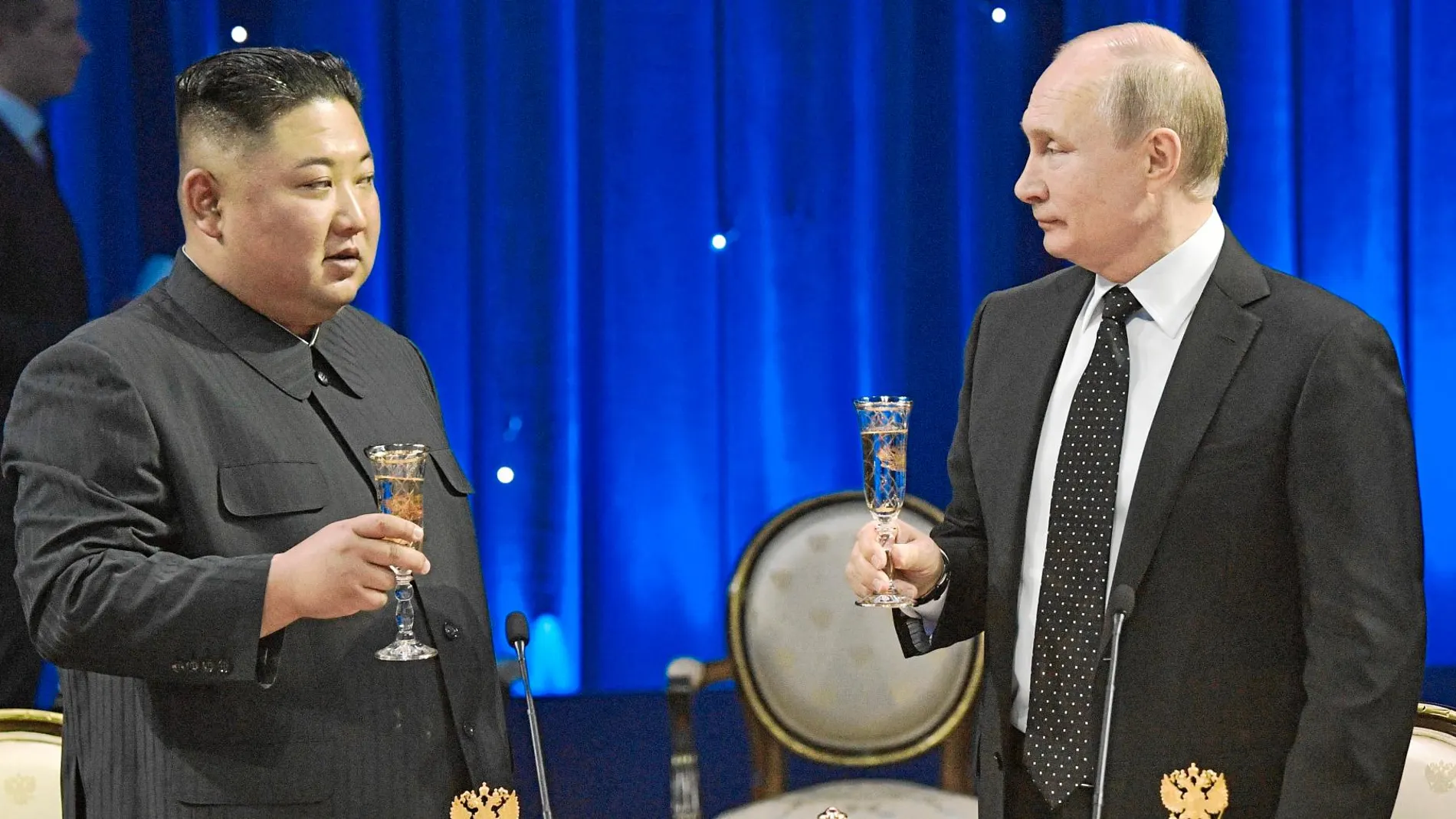El presidente ruso, Vladímir Putin (d), y el líder norcoreano, Kim Jong-un en una imagen el año pasado