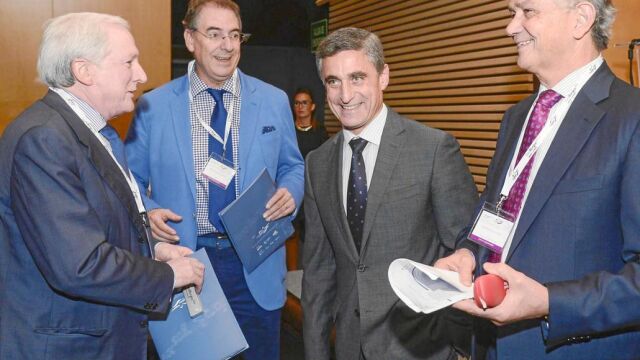 Antonio Méndez Pozo dialoga con Miguel Ángel Benavente, Rafael Barbero y José María Leal