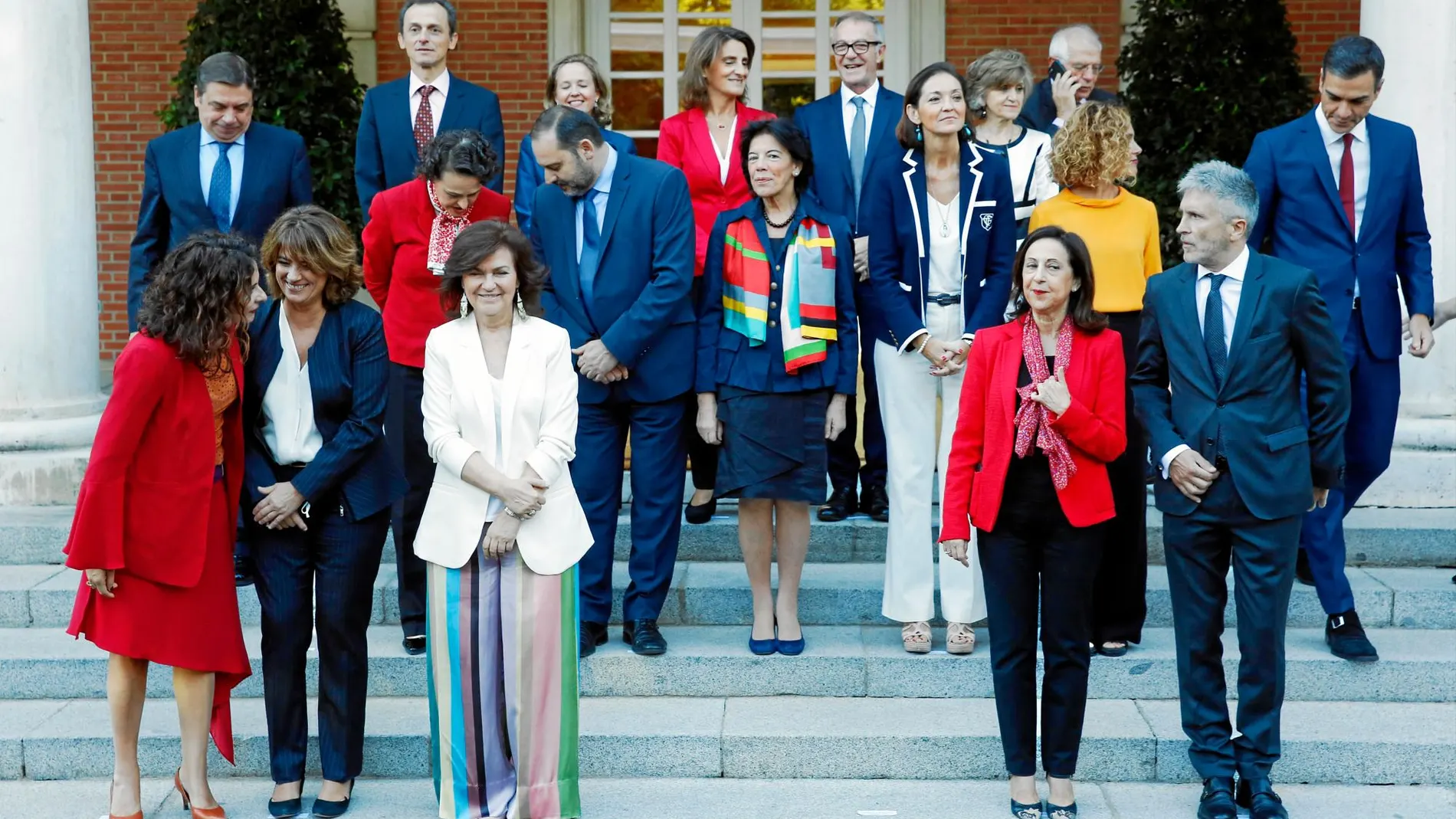 Los ministros del Gobierno del presidente Pedro Sánchez posan en La Moncloa / Foto: Javier Fdez-Largo