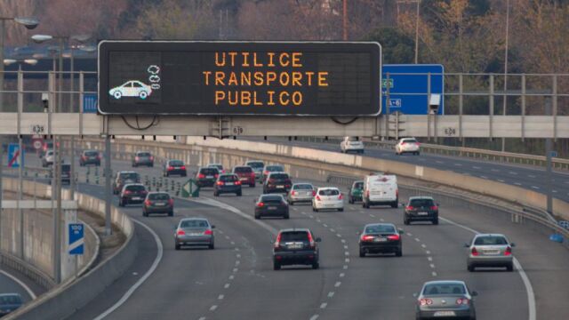Aunque hoy no hay restricciones al tráfico, el Ayuntamiento recomienda el uso de transporte público para reducir la contaminación