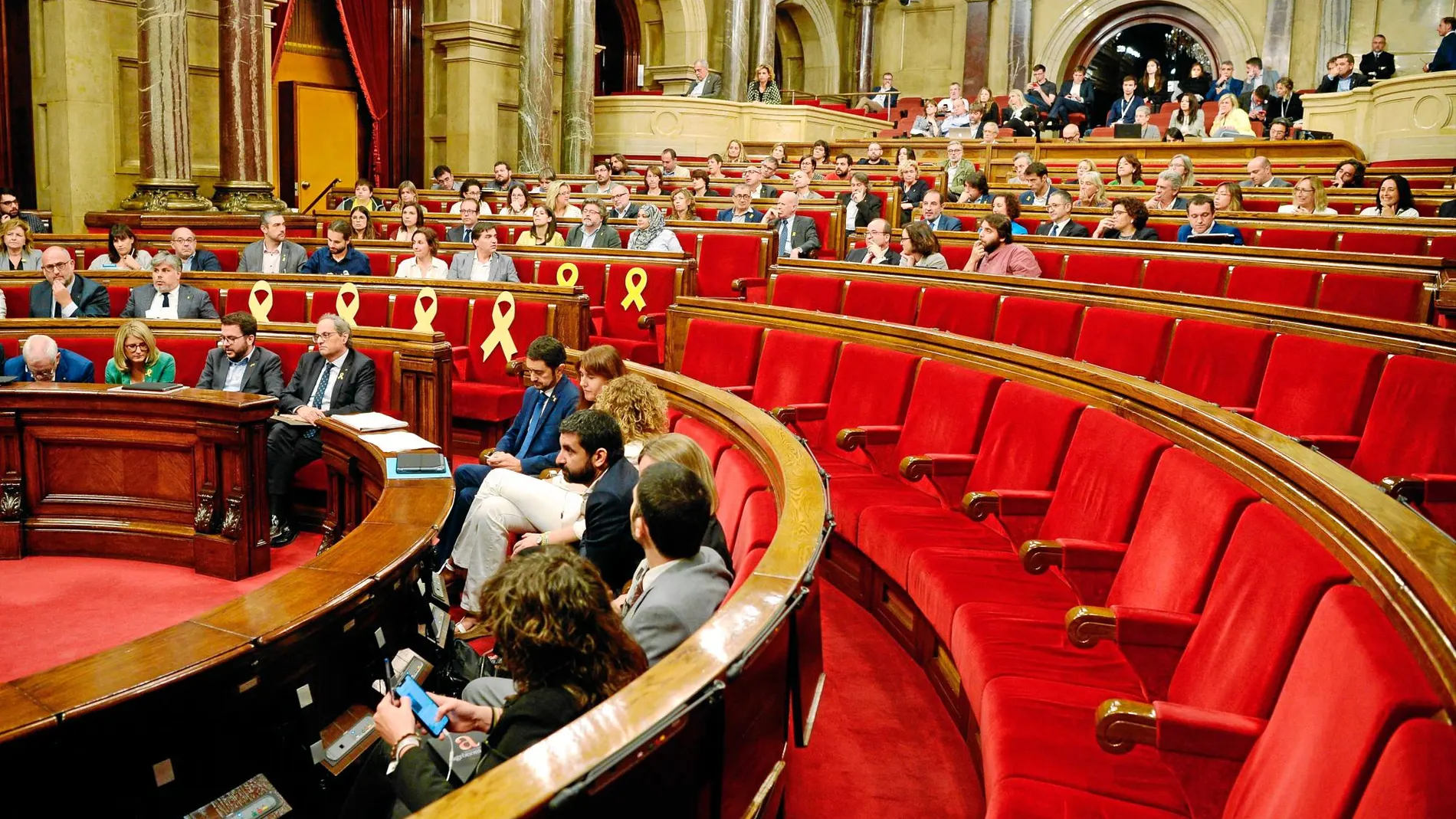 El pleno del Parlament en una de las sesiones ordinarias tras la parálisis de este verano