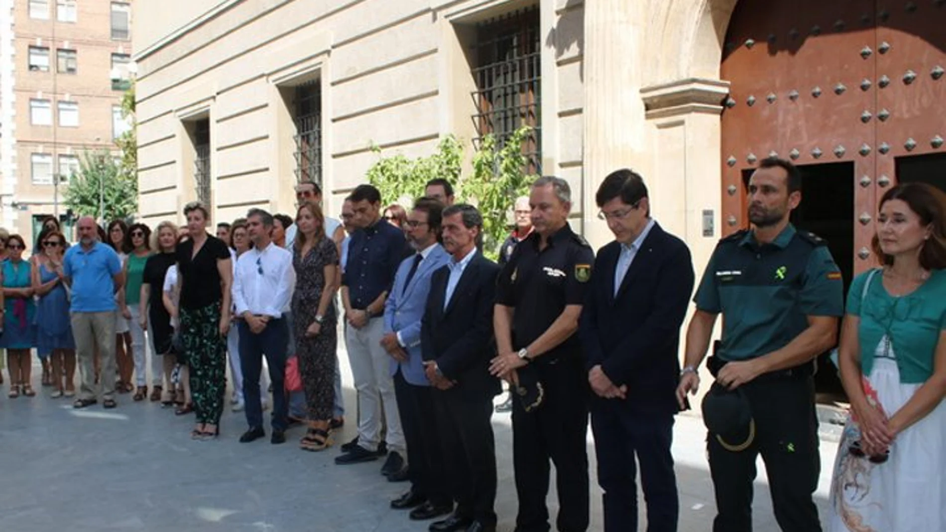 Minuto de silencio en el Palacio de San Esteban por el atentado de Barcelona