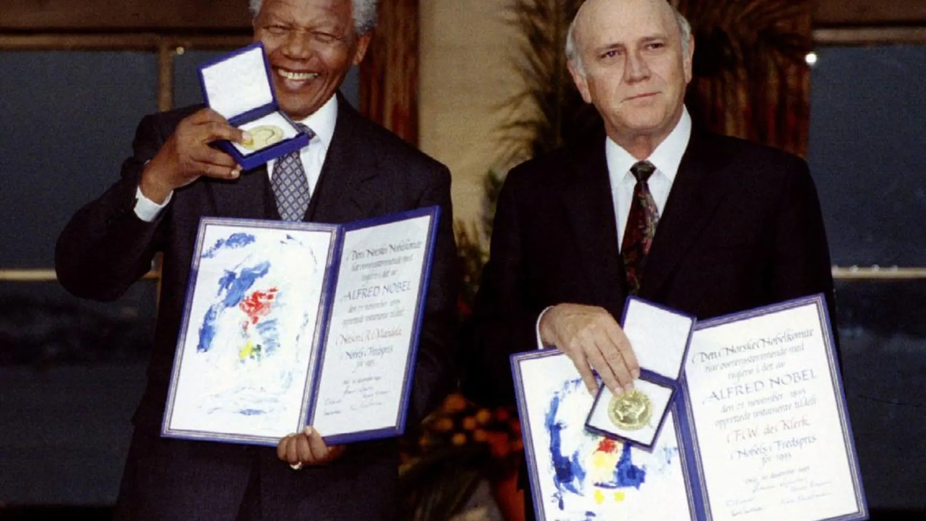 F.W. de Klerk y Nelson Mandela recibieron el Nobel de la Paz en 1993