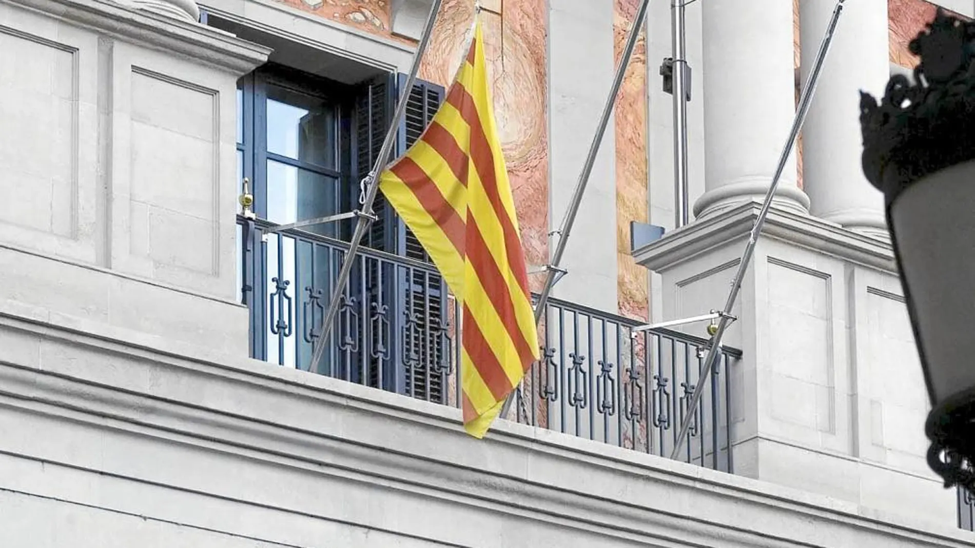La Diputación de Lleida puso la bandera catalana a media asta por la sentencia del TC sobre el Estatut