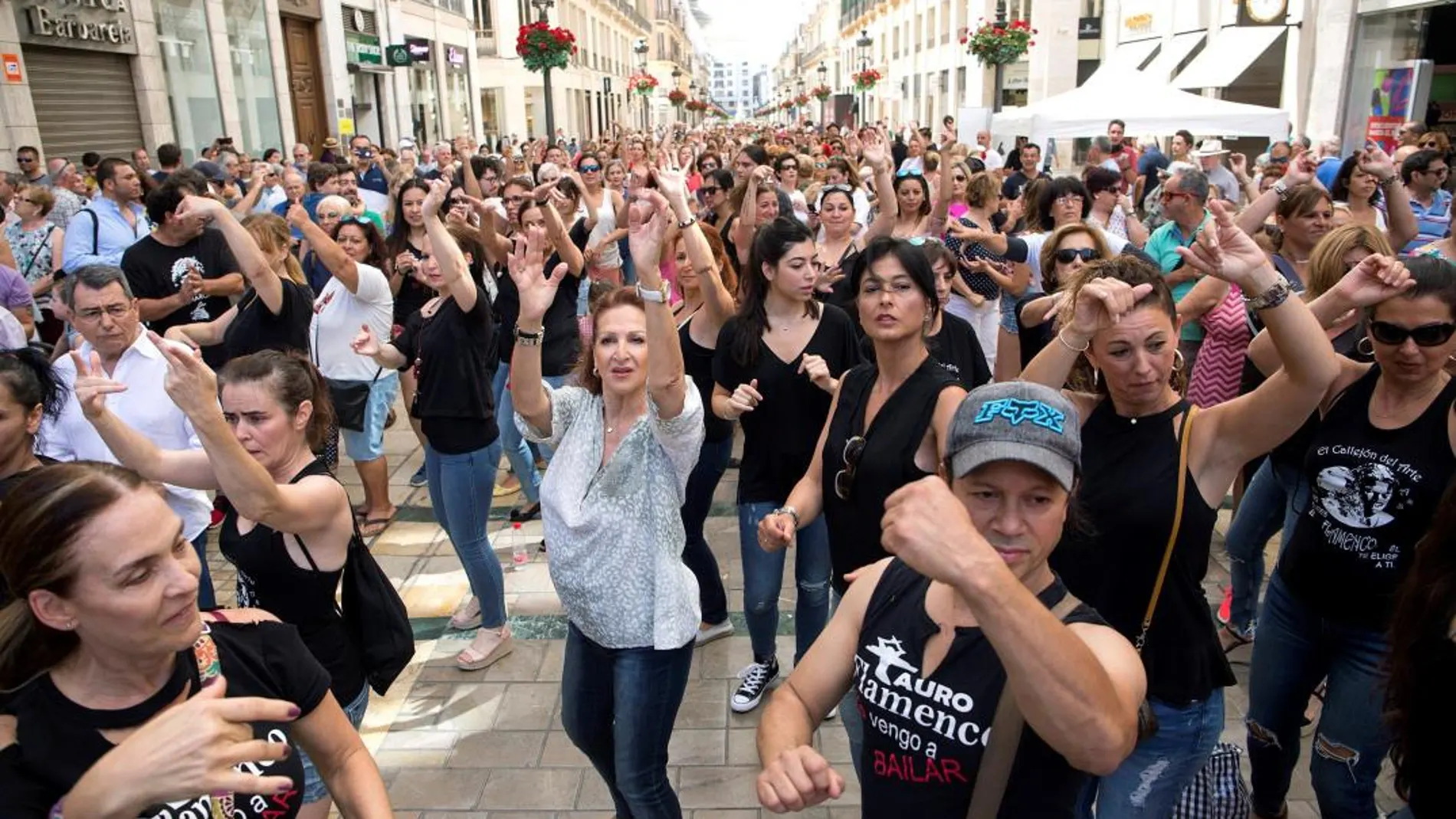 El flamenco toma la calle un domingo de verano