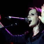 Imagen de archivo de la cantante del grupo musical The Cranberries, Dolores O'Riordan, durante una actuación de su gira en solitario en Zúrich, Suiza, el 1 de junio de 2007