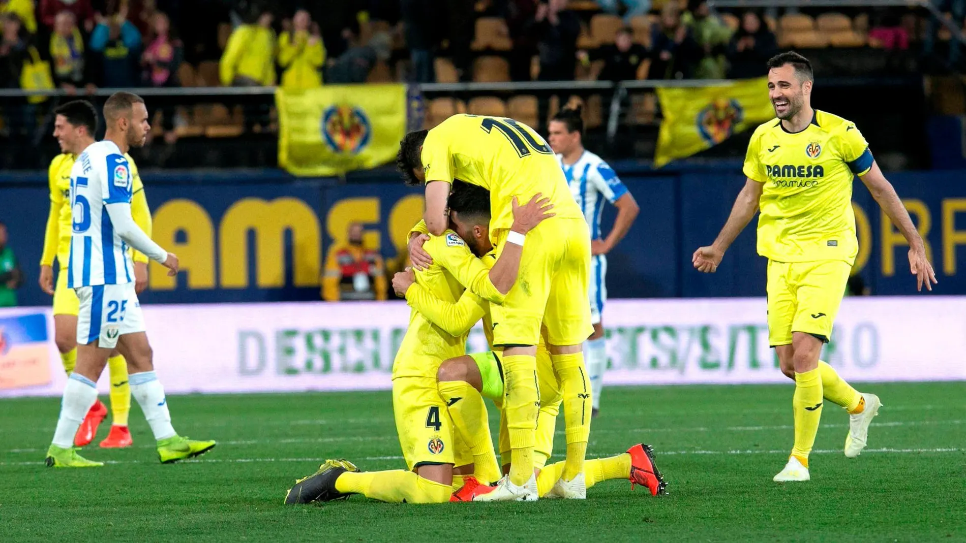 Los jugadores del Villarreal celebran la victoria ante el Leganés