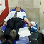 Quim Torra dona sangre en el Parlament/Foto: Efe