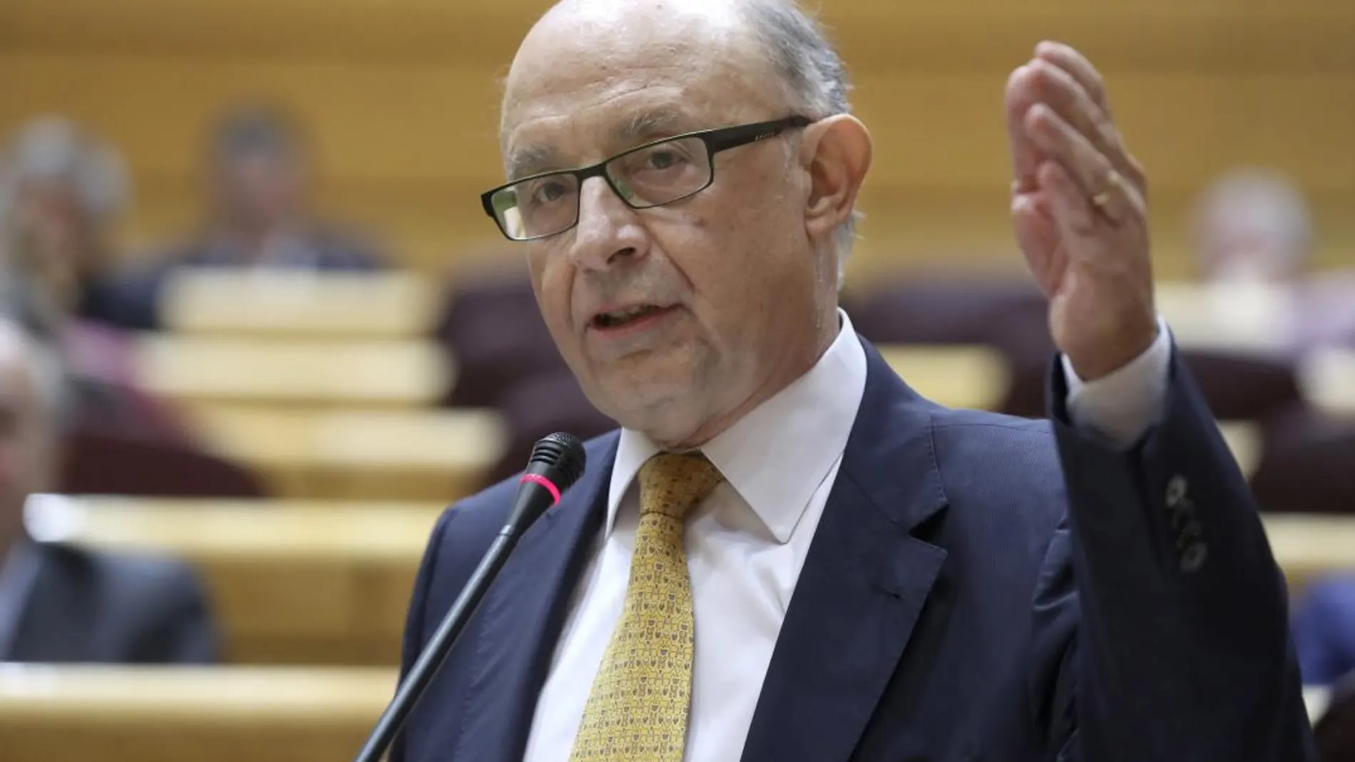 El ministro de Hacienda, Cristóbal Montoro,