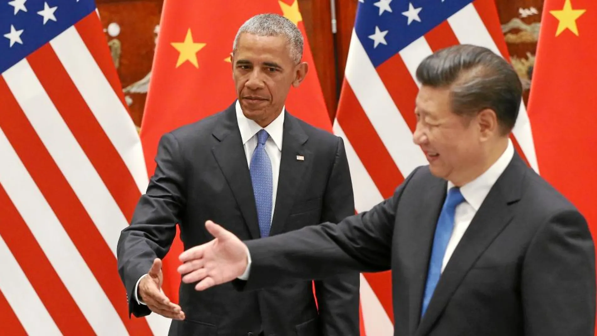 Barack Obama y Xi Jinping se estrechan la mano ayer en su encuentro en Hangzhou