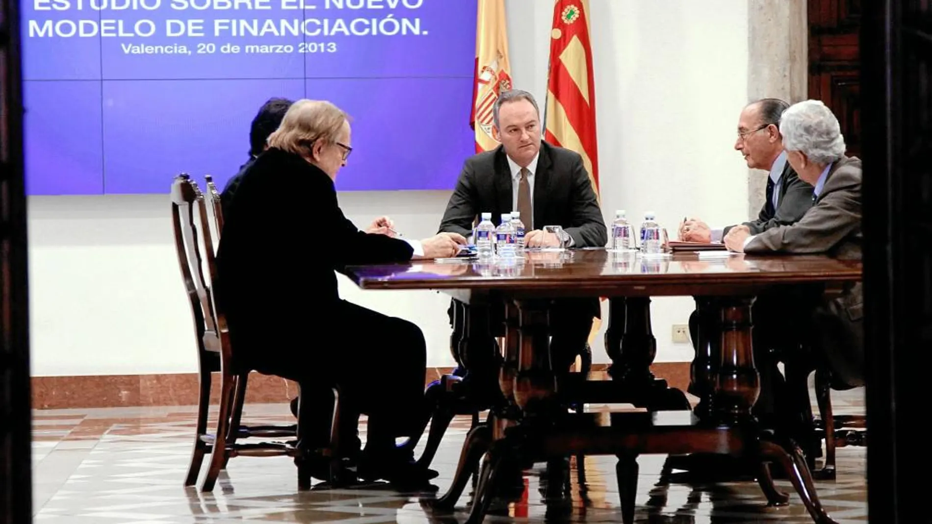 Fabra se reunió ayer con miembros de la comisión de Economía del Alto Consejo Consultivo en I+D+i