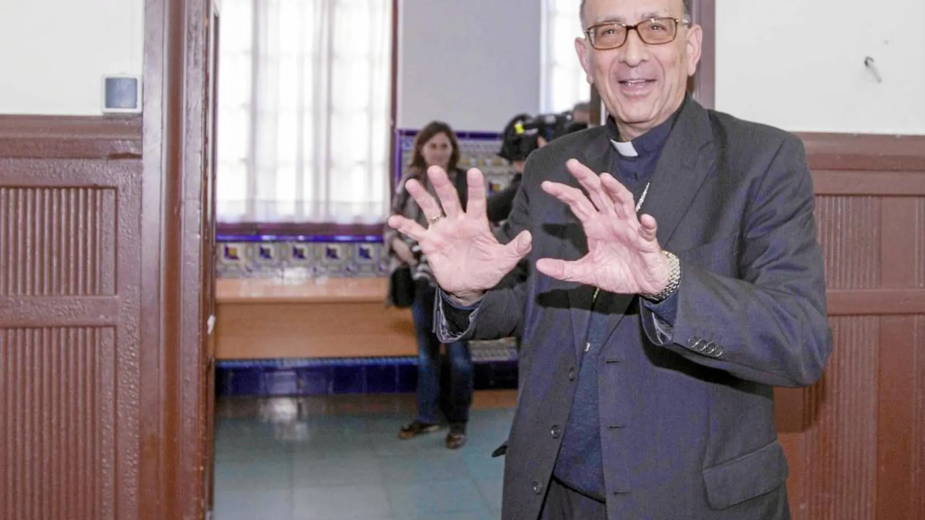 El cardenal arzobispo de Barcelona, Juan José Omella, negó «categóricamente» que le hablaran de violencia