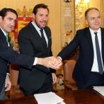 Suárez-Quiñones, Óscar Puente y Juan Bravo suscriben el convenio
