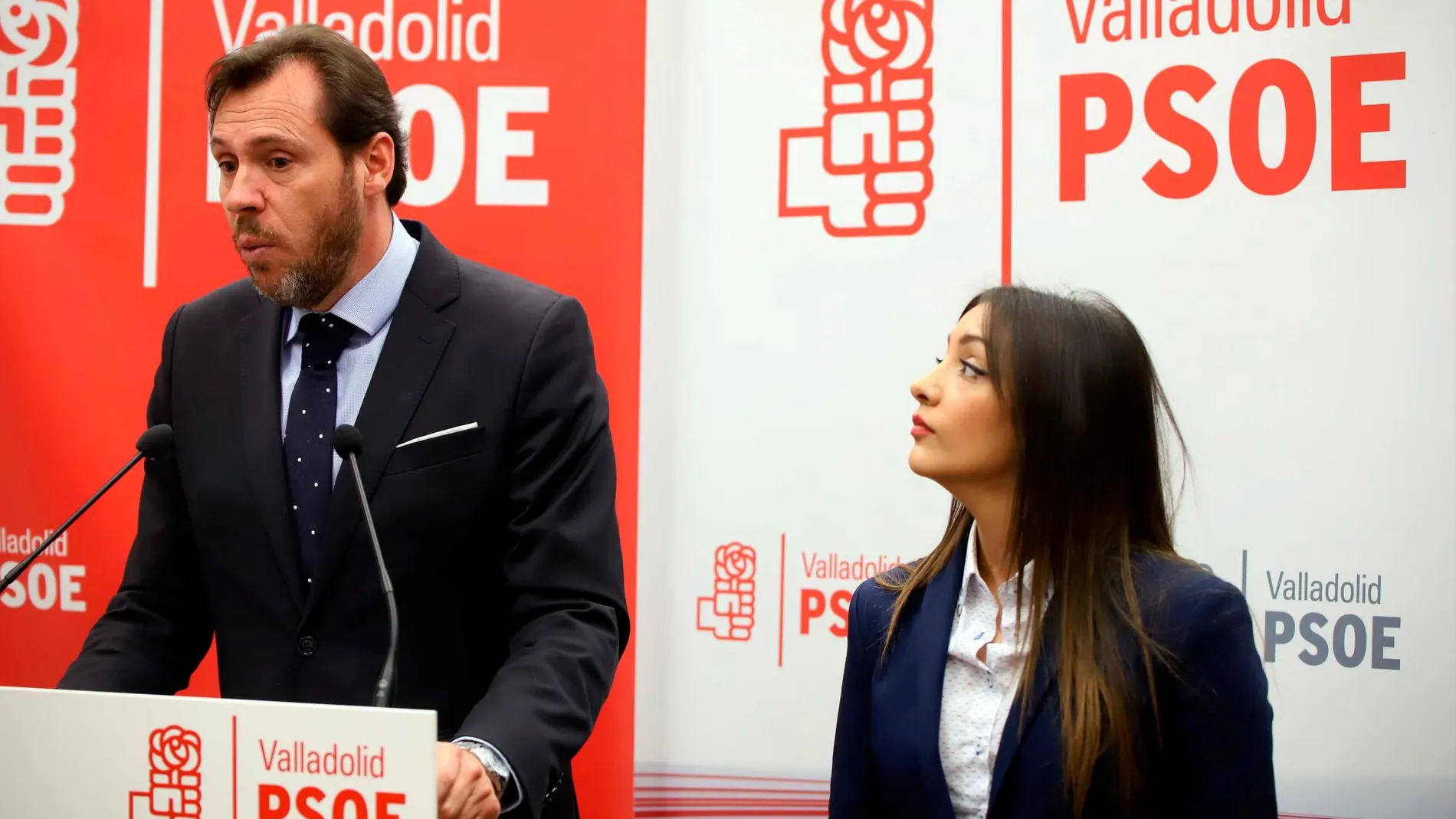 Óscar Puente atiende a la prensa junto a Carmen Jiménez