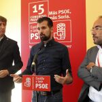 El líder socialista, Luis Tudanca, en el Congreso Provincial del PSOE de Soria, junto a Luis Rey y Carlos Martínez