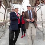 Jesús Julio Carnero y José Manuel Barrio, entre otros, visitan las obras del proyecto cultural y de ocio de Arroyo de la Encomienda / Diputación de Valladolid