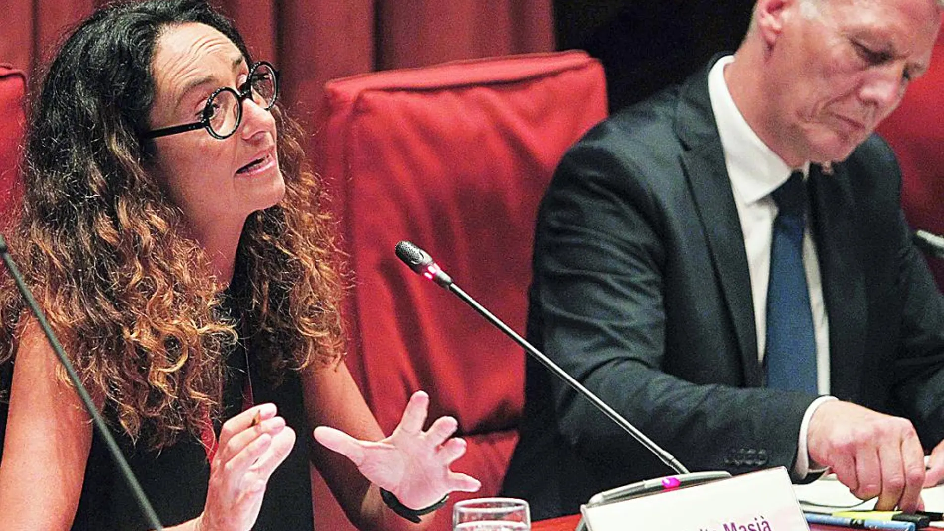La directora interina de la Oficina Antifraude, Maite Masià, durante su comparecencia en la comisión parlamentaria