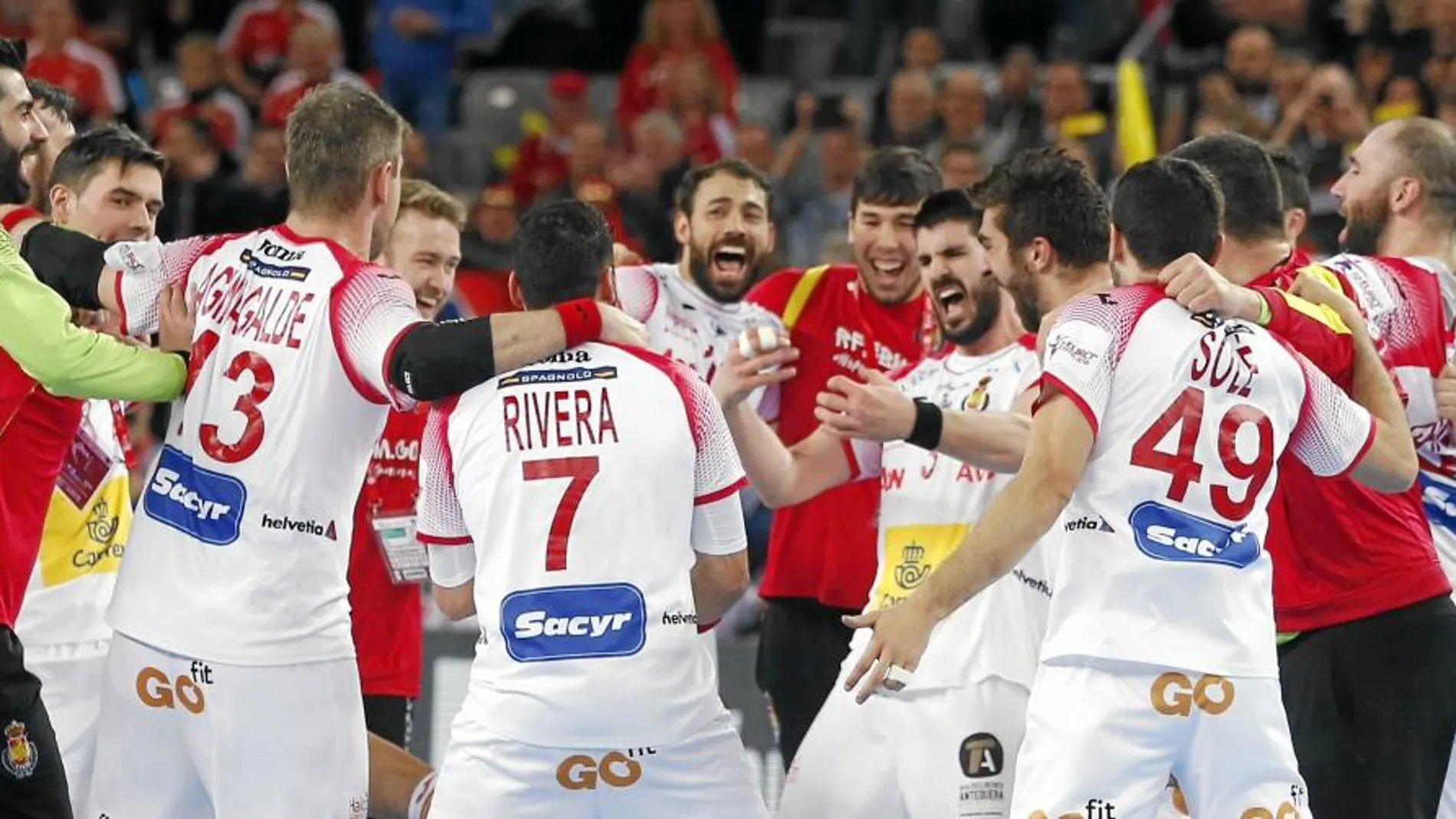 El equipo español celebra la victoria en la semifinal ante Francia