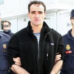 El etarra Xabier Atristain, "Golfo", a su llegada a España en 2010 tras ser trasladado desde Francia, donde fue detenido
