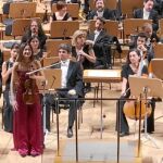 La violinista Arabella Steinbacher acompañada de la orquesta en el Auditorio Nacional
