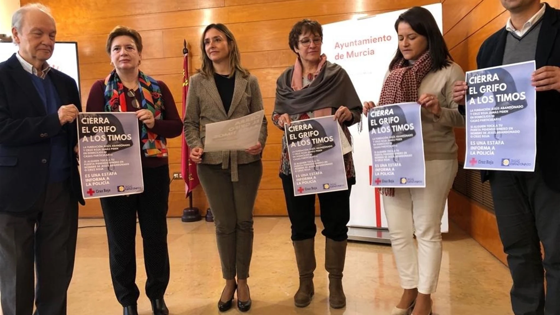 Representantes de Cruz Roja, Jesús Abandonado y del Ayuntamiento de Murcia