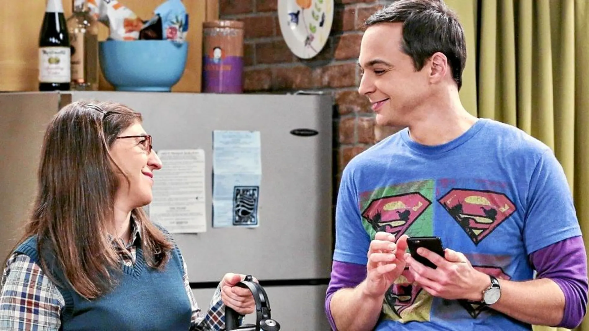 Amy Farrah Fowler, a la que interpreta Mayim Bialik, y Sheldon Cooper, que encarna Jim Parsons