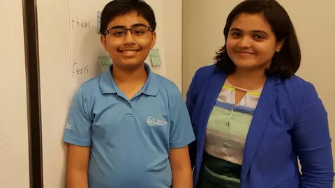 Tanmay Bakshi con su mentora Ankita Kulkarni / Foto: IBM