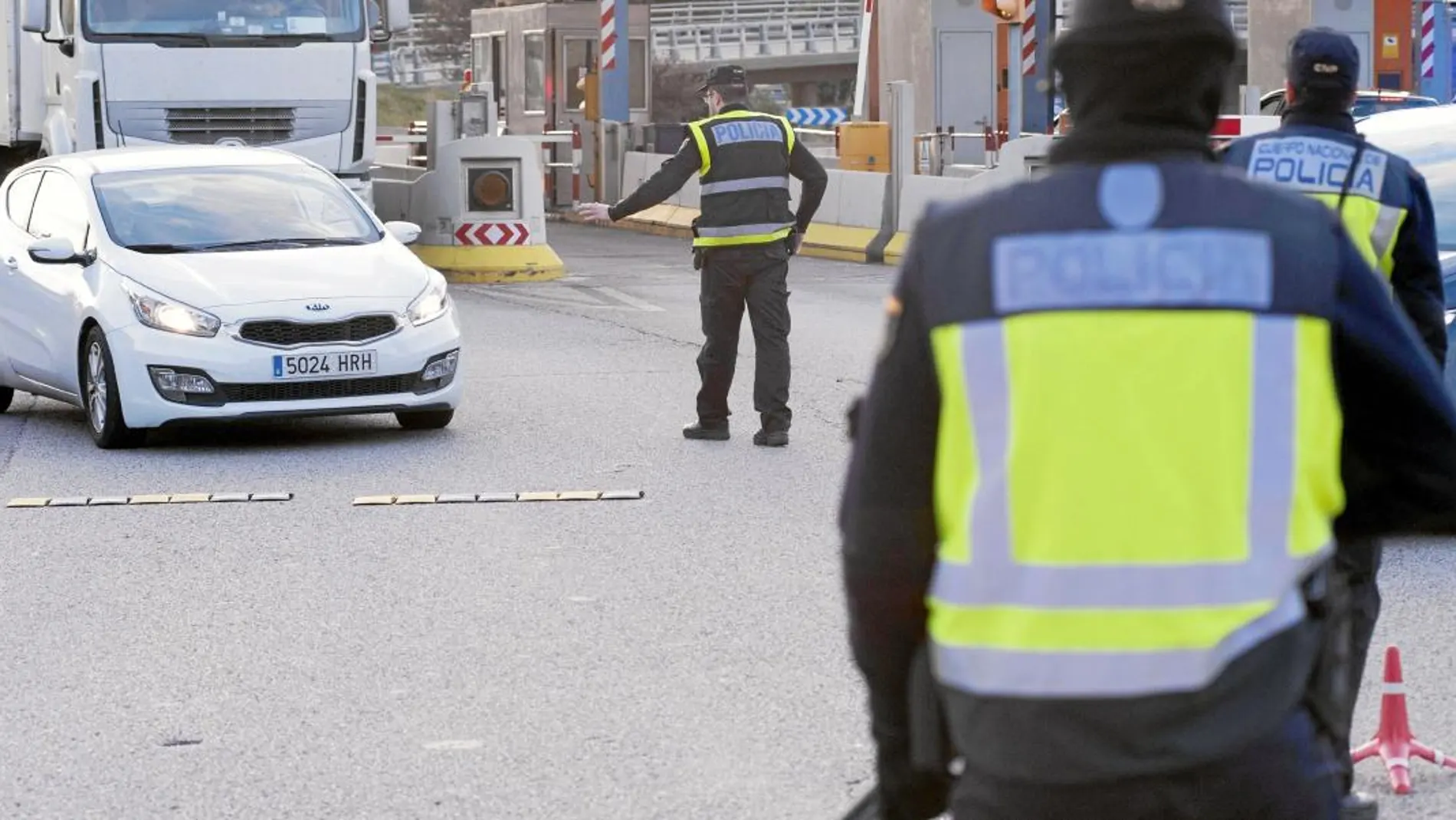 Controles en la frontera de la Jonquera en Gerona para detener a Puigdemont si intenta entrar en España