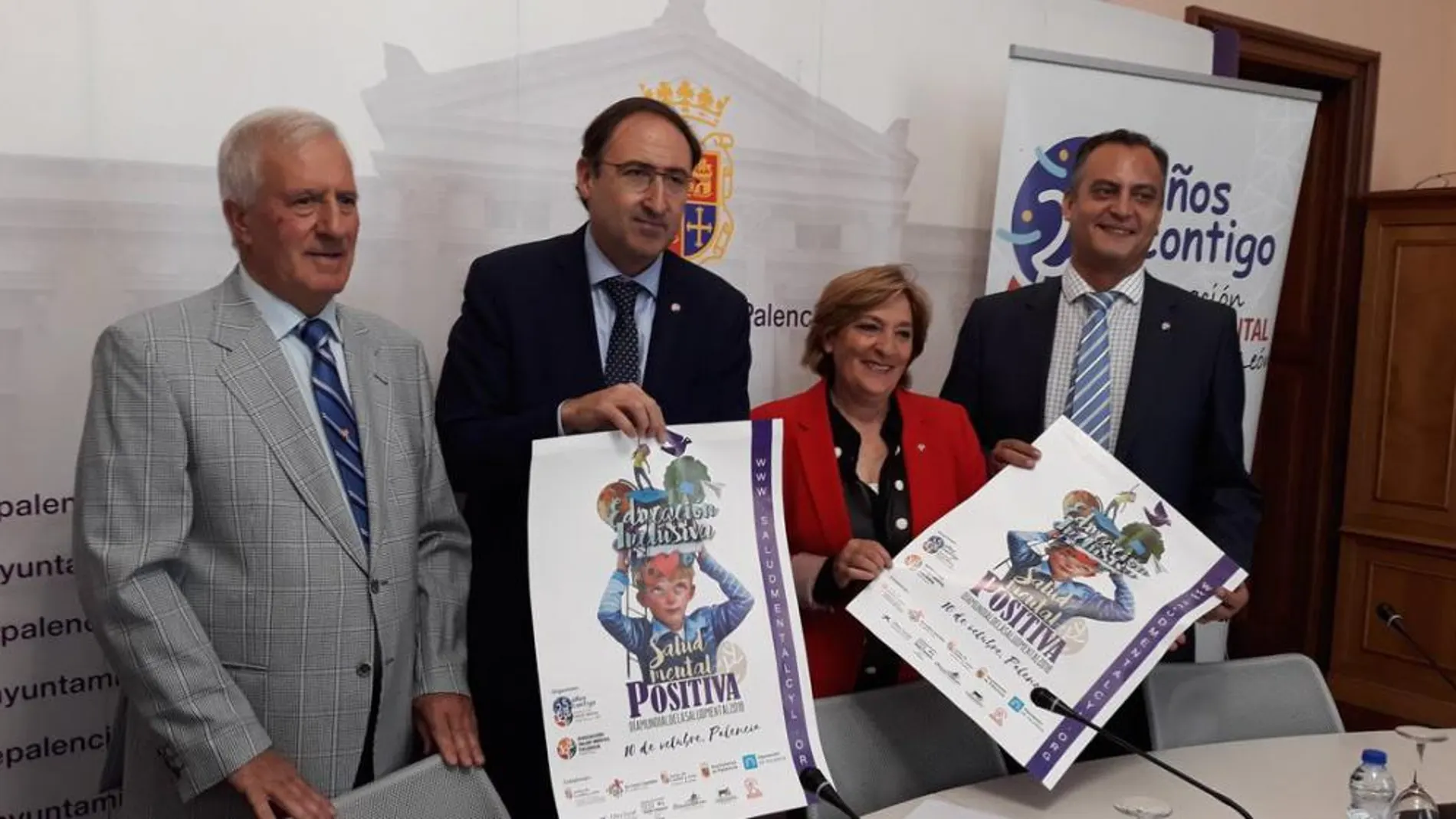 El alcalde de Palencia, Alfonso Polanco, presenta las actividades del Día Mundial de la Salud Mental junto al presidente de la organización, Jesús Corrales, Rosa María Gómez y Luis Ángel Pérez Sotelo