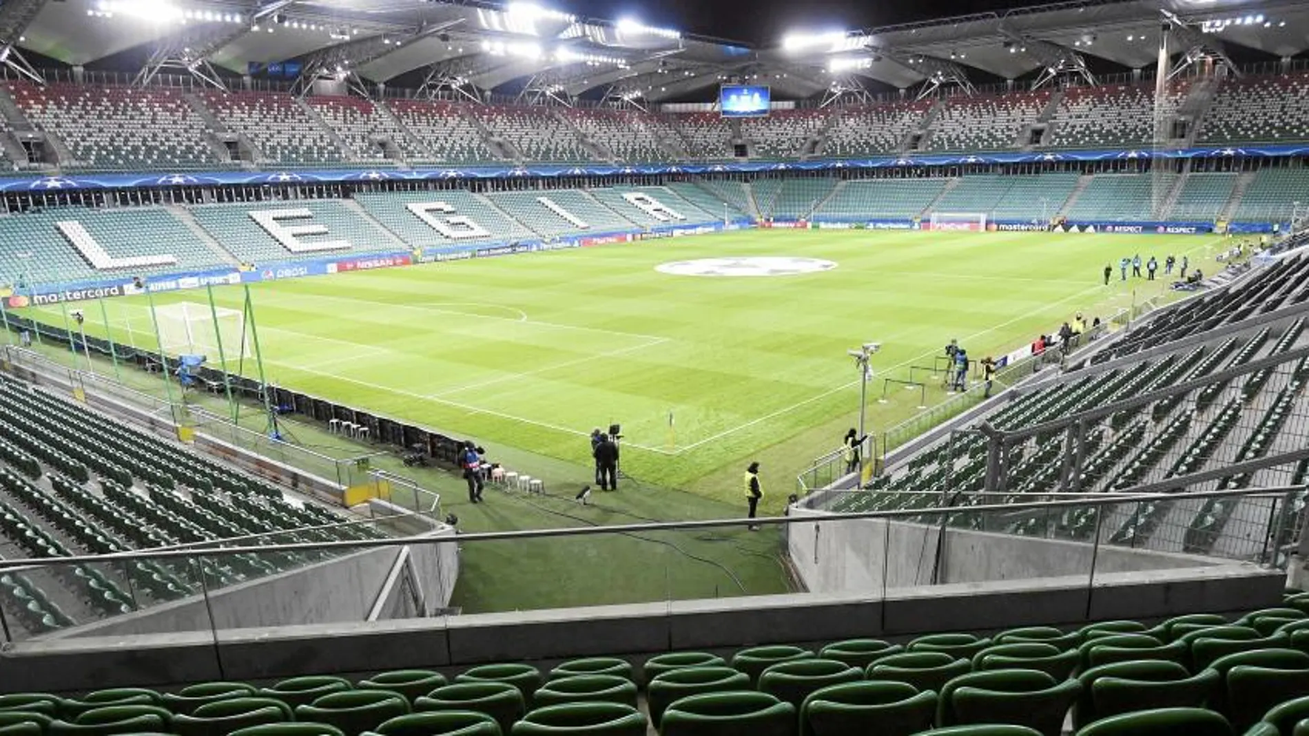 Las gradas del estadio del Legia, vacías