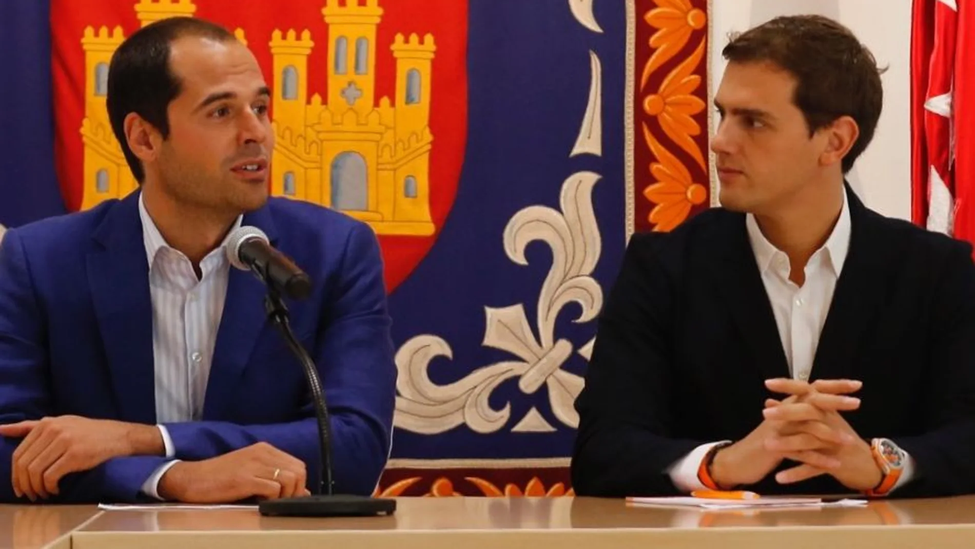 El presidente de Ciudadanos, Albert Rivera, y el portavoz de la formación naranja en la Asamblea de Madrid, Ignacio Aguado. Rubén Mondelo