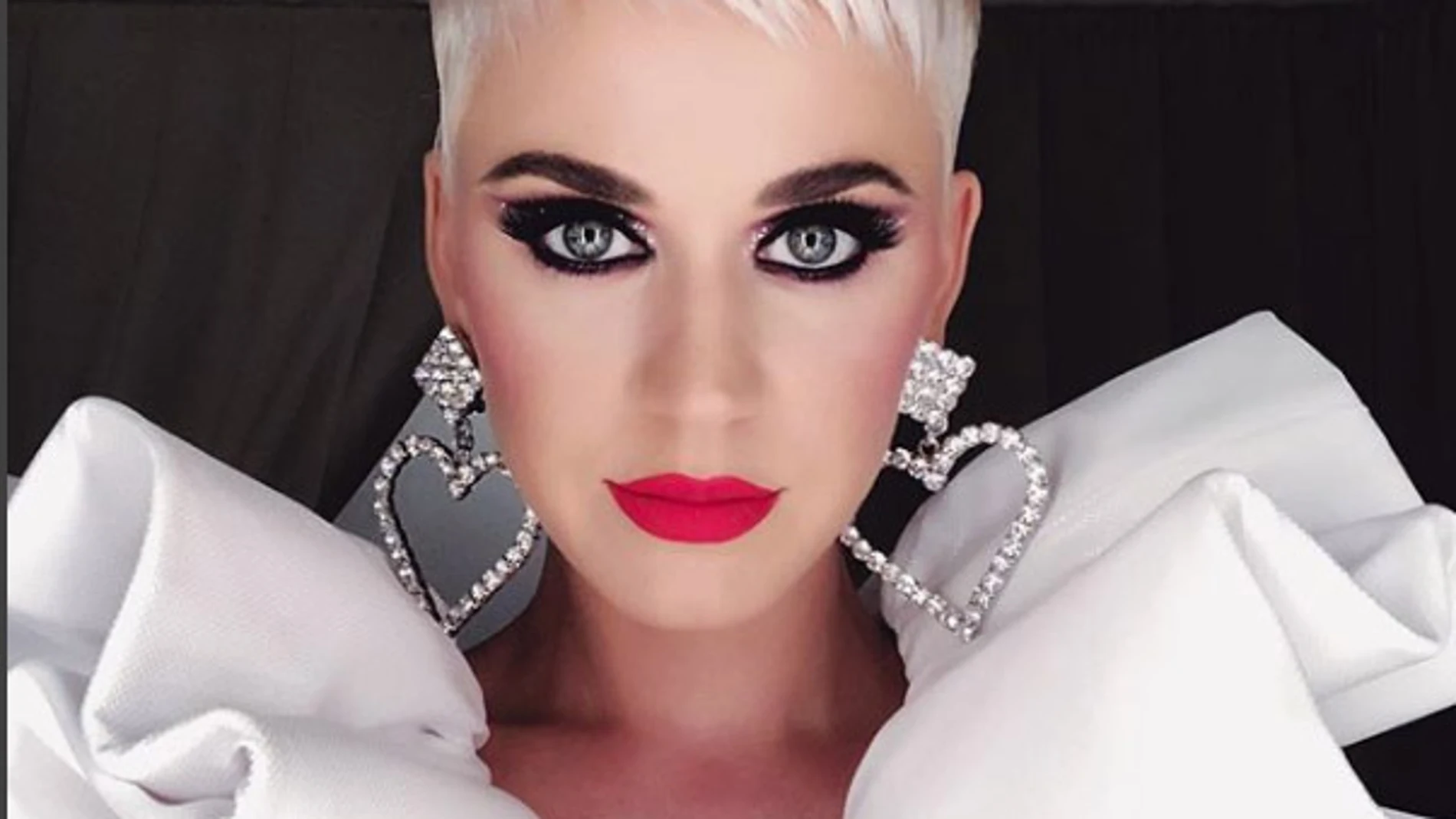 Katy Perry deja temporalmente los escenarios