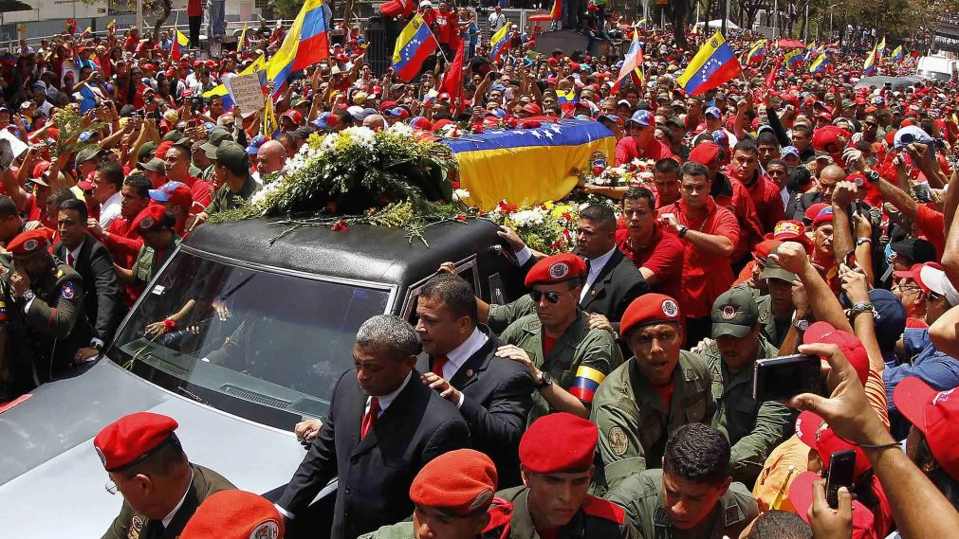 El féretro del fallecido presidente de Venezuela, Hugo Chávez