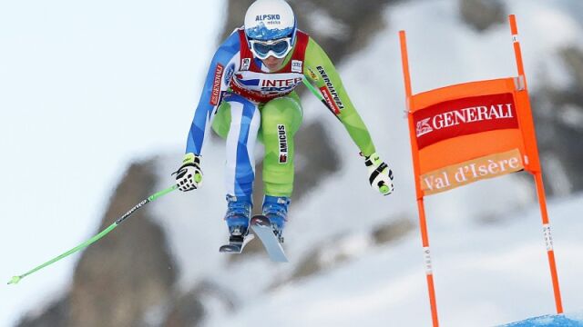 Ilka Stuhec volando hacia la meta en pleno descenso