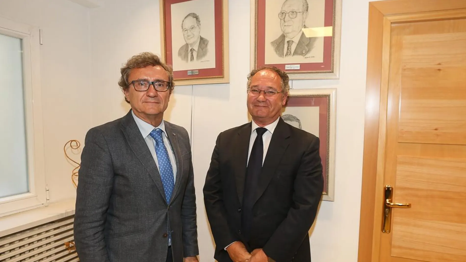 José Luis Almudí junto a José Antonio Otero en el homenaje que se celebró el Colegio de Médicos de Valladolid