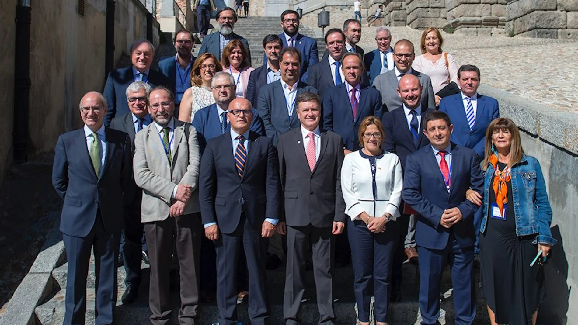 El presidente de la Diputación de Segovia, Francisco Vázquez, y los participantes en la segunda jornada de la conferencia