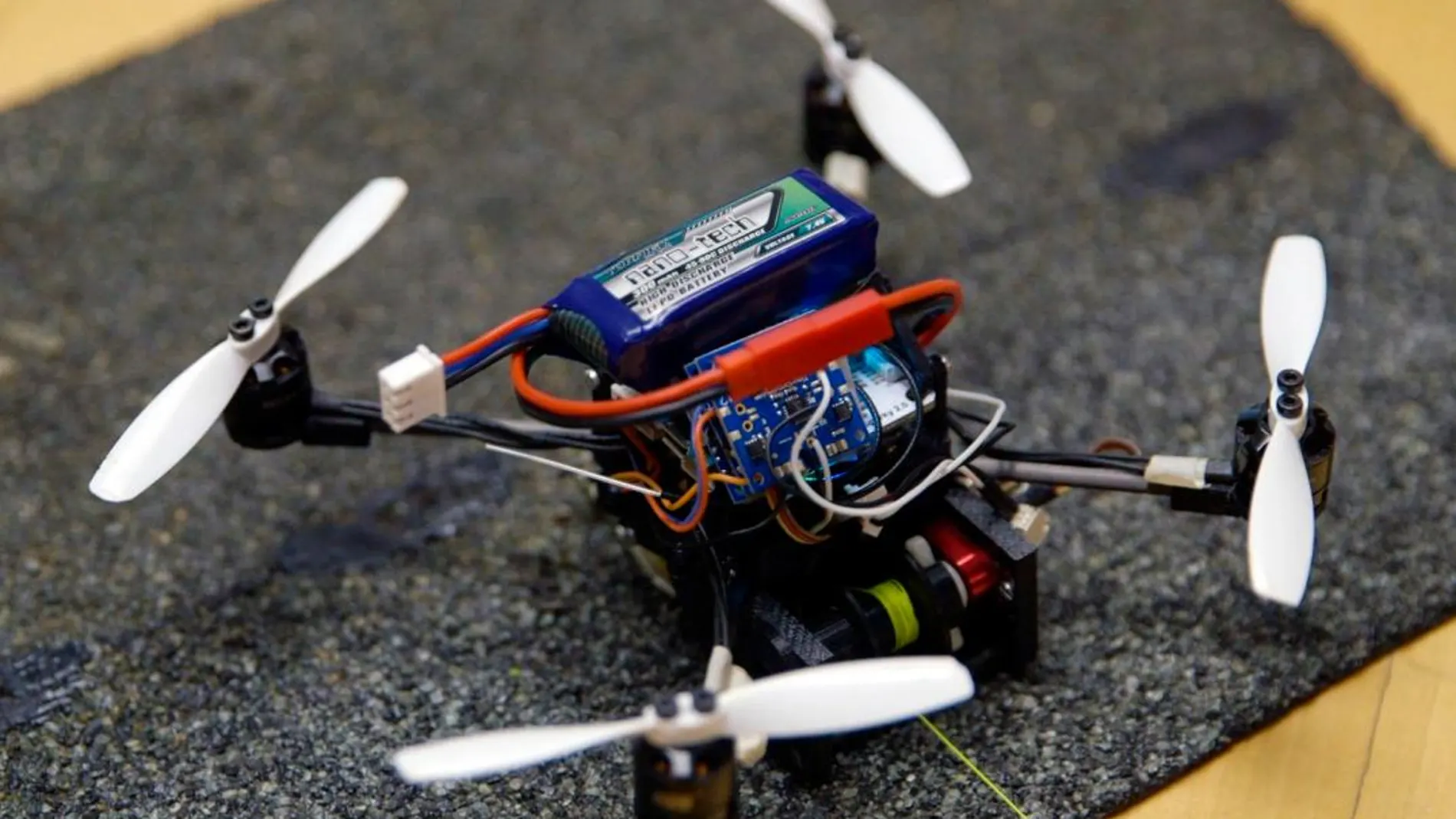 El dron FlyCroTug / news.stanford.edu