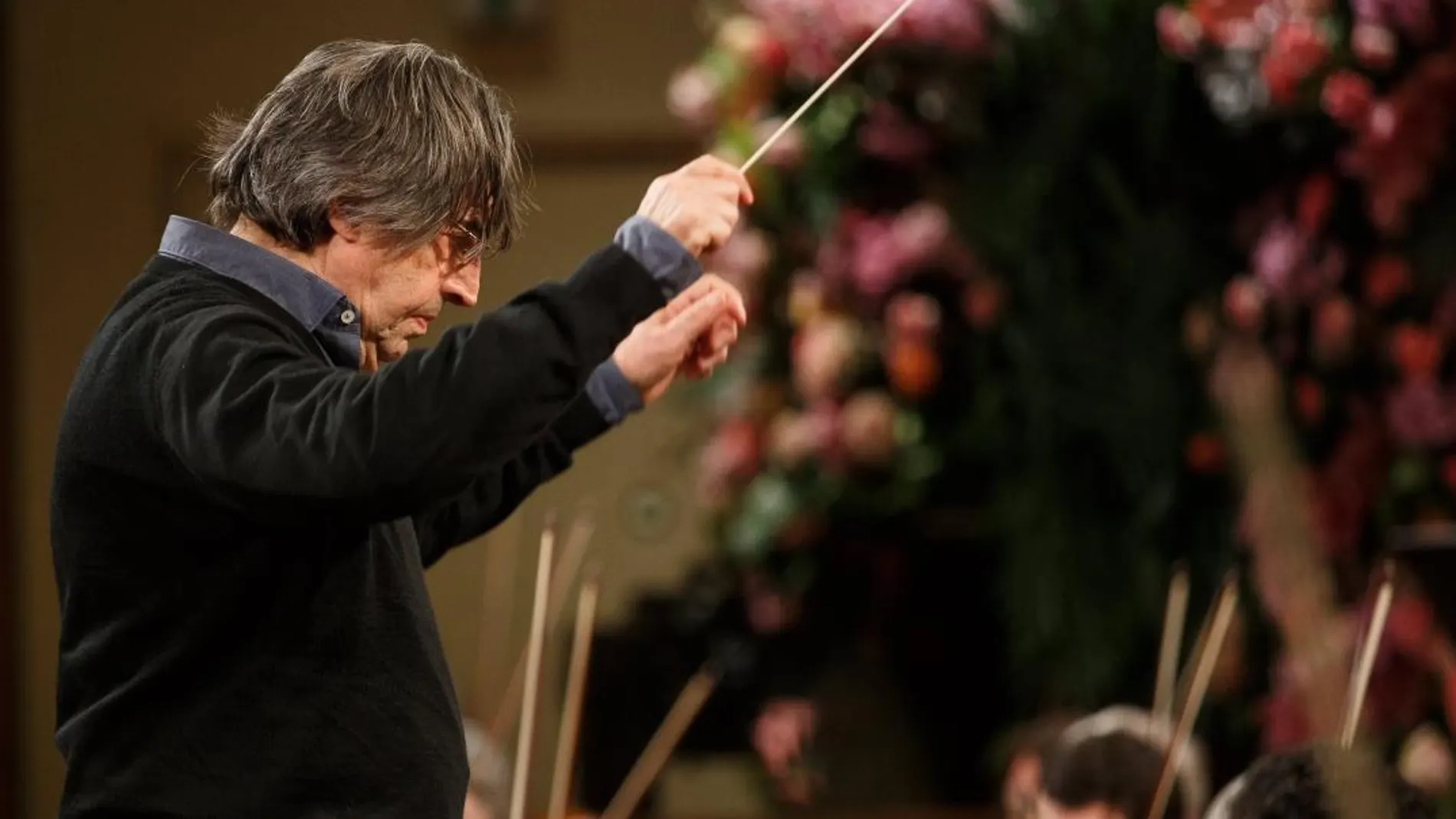 El maestro italiano Riccardo Muti conduce el ensayo de la Filarmónica de Viena