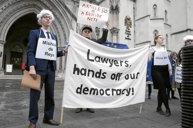 Un tribunal estudia una petición popular para que el Parlamento apruebe el Brexit