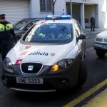 Un vehículo de los mossos ha trasladado esta mañana al padre de Nadia, Fernando Blanco, al juzgado de La Seu d'Urgell (Lérida).