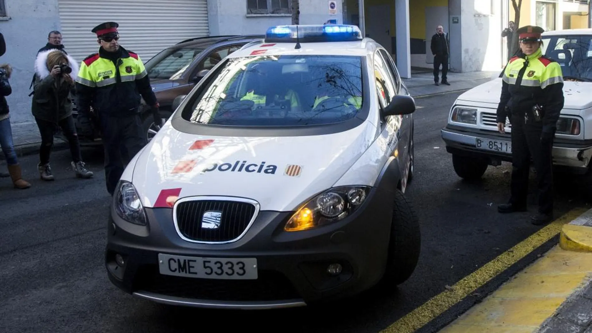 Un vehículo de los mossos ha trasladado esta mañana al padre de Nadia, Fernando Blanco, al juzgado de La Seu d'Urgell (Lérida).