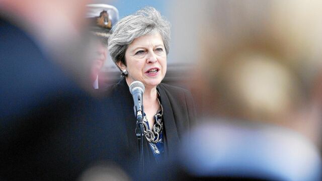 Tras un año defendiendo un «Brexit duro», May se muestra ahora más flexible para negociar la salida de la UE