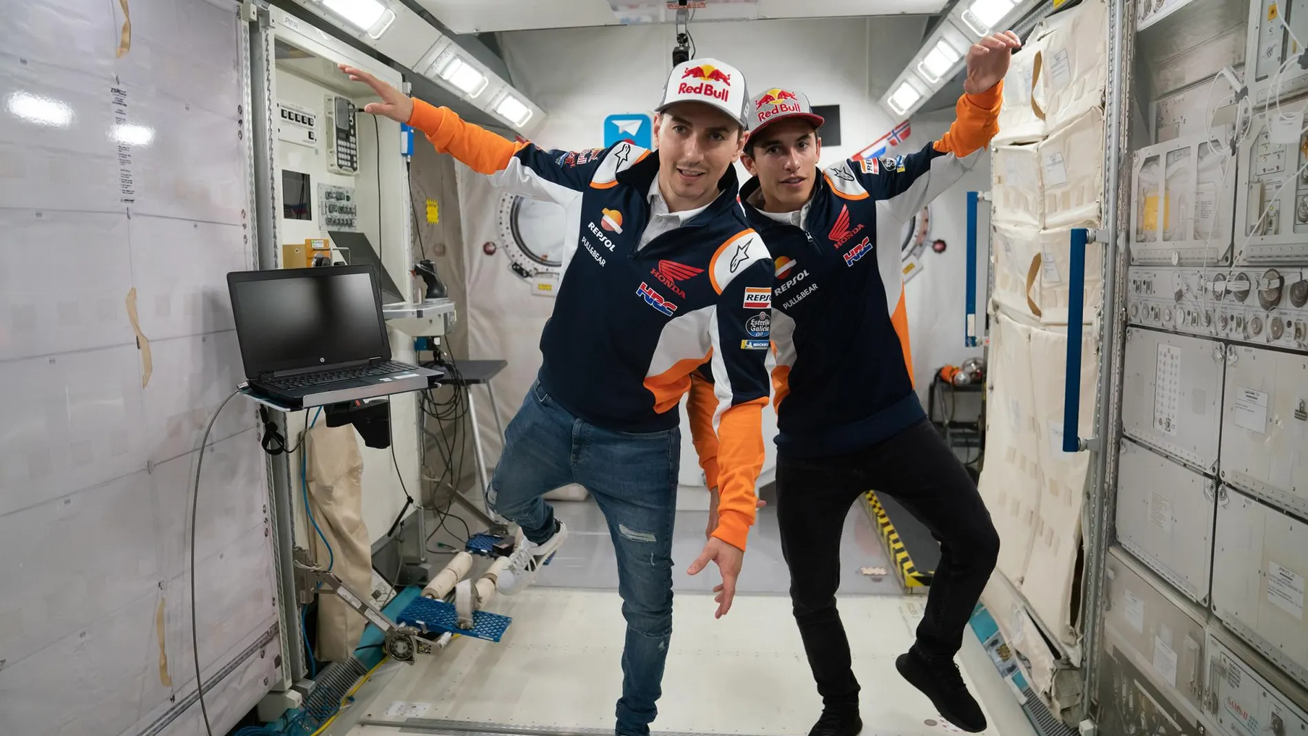 Márquez y Lorenzo, astronautas por un día en la NASA