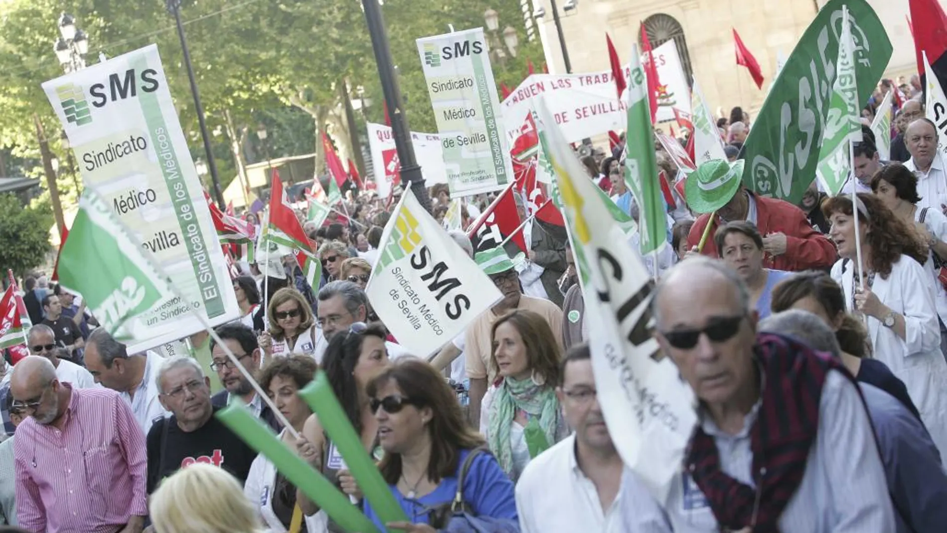 Manifestación contra la fusión hospitalaria celebrada en Sevilla en 2013