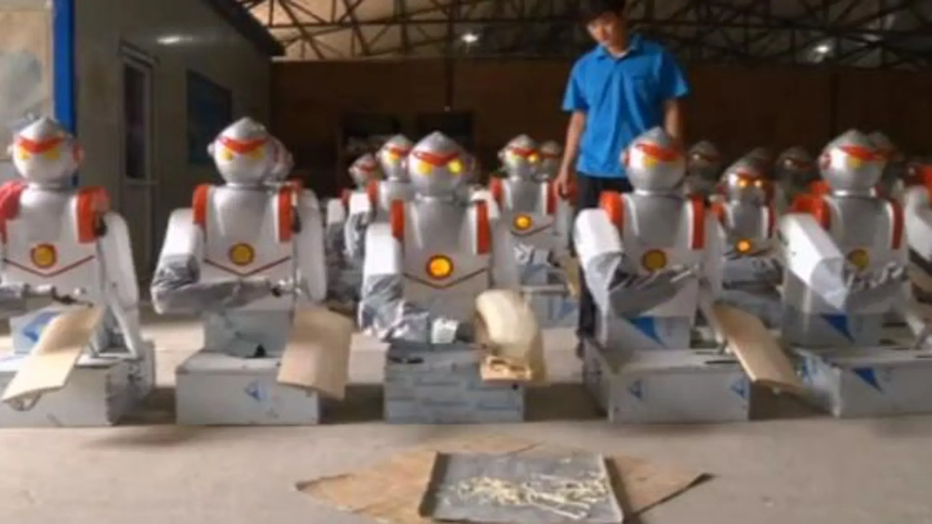 Un robot chino que fabrica noodles