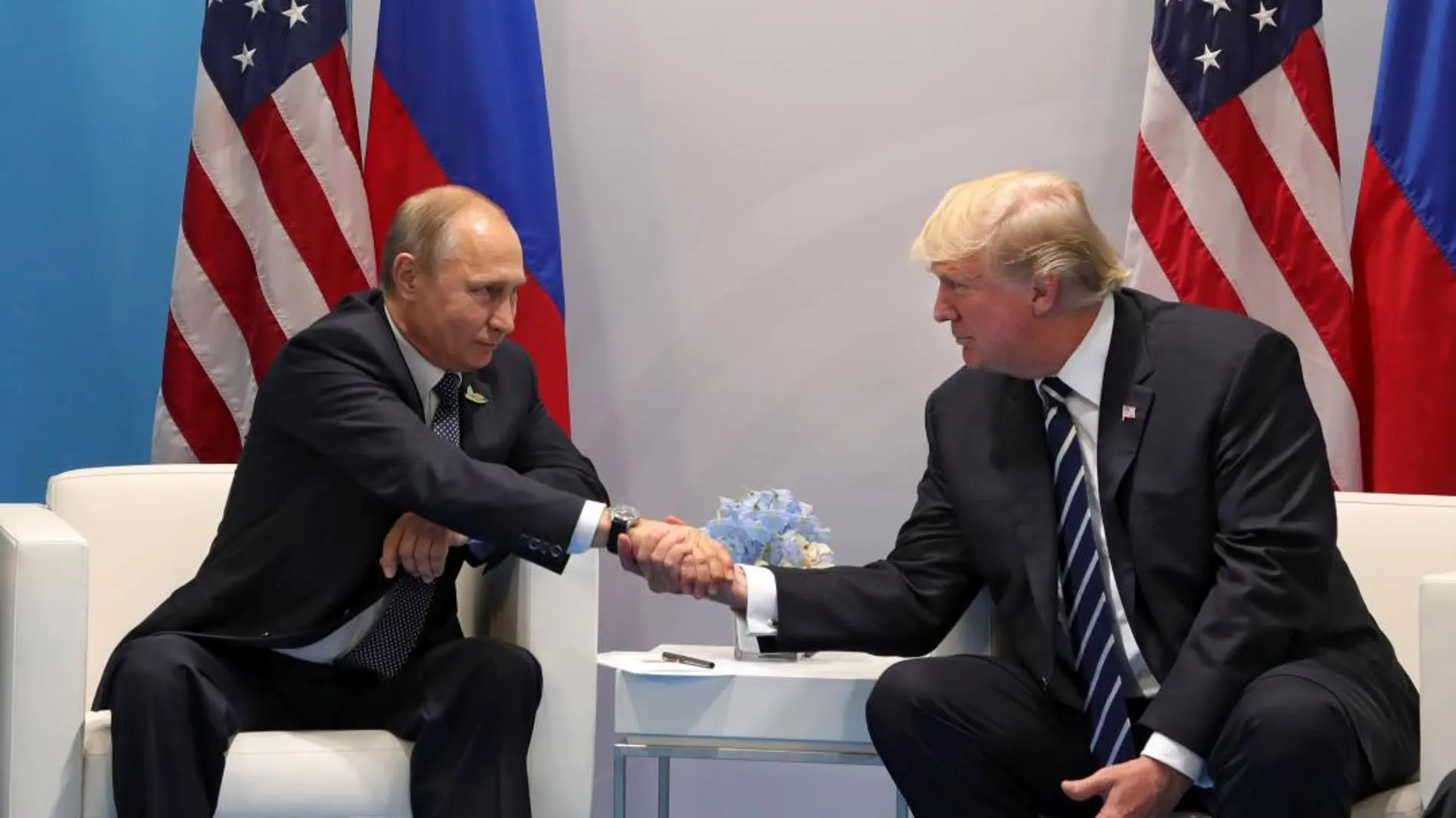 Vladímir Putin y Donald Trump el pasado año en la cumbre del G20 en Hamburgo (Alemania). EFE/Michael Klimentyev / Sputnik / Kremlin pool