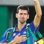 Novak Djokovic se despide visiblemente emocionado de los Juegos de Río tras ser derrotado por el argentino Del Potro en primera ronda