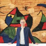 El nuevo director de la Fundación Miró, el alemán Marko Daniel, posa para la prensa gráfica antes de la rueda de prensa que ha ofrecido hoy para exponer sus líneas de trabajo.