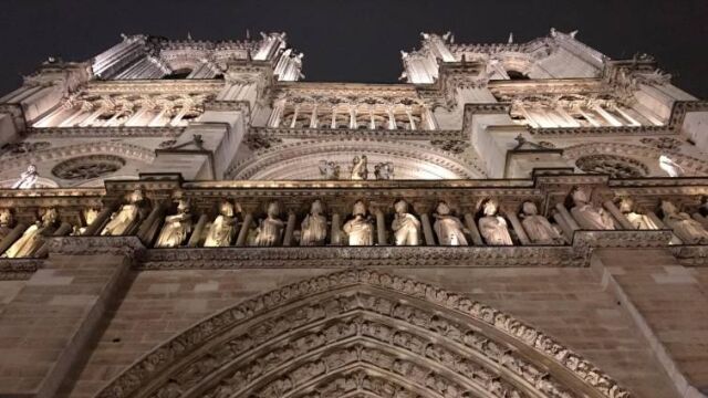 Fachada de la catedral de Notre Dame de París