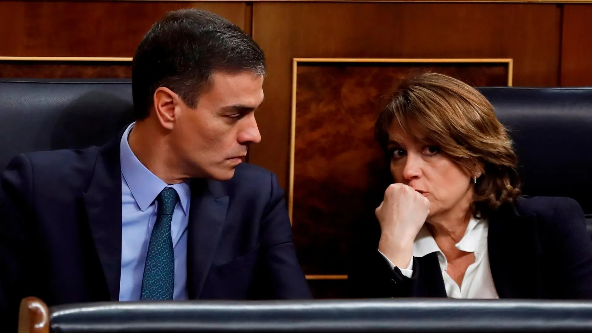 La ministra de Justicia, Dolores Delgado, junto a Pedro Sánchez